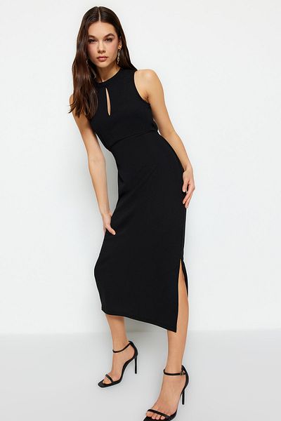 Trendyol Collection Schwarzes, figurbetontes Strick-Bleistiftkleid mit Cut-Out-Details und Stehkragen TWOSS23EL02166
