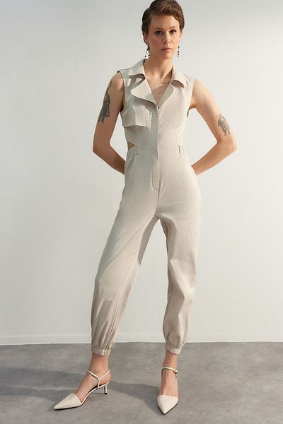 Trendyol Collection Limited Edition – Gewebter Maxi-Jumpsuit mit Steinfensterdetail TWOSS23TU00169