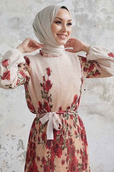 InStyle Rosie Rose vzorované skládané šifonové šaty - červené
