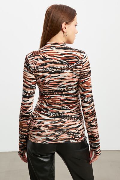 Bipantolon Γυναικείο κορμάκι με λεπτομέρεια με οριζόντιο σχέδιο σε καφέ χρώμα