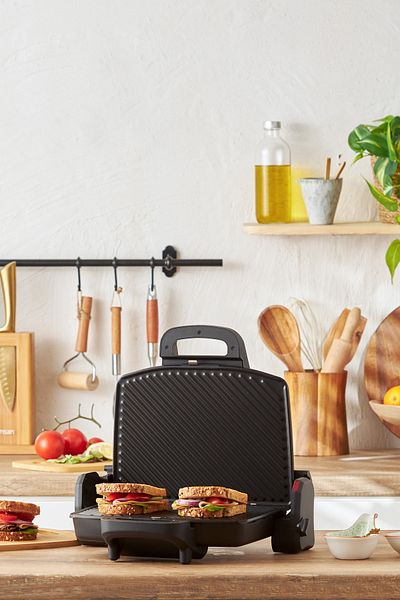 HOMEND Toastbuster 1337H - Black Toaster with 4 Breads, 1800 W, Removable Plate