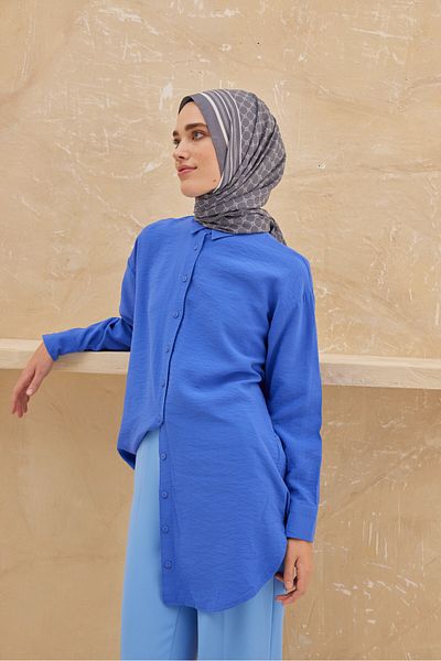 Cardion شال من القماش بتصميم مونوغرام من Medina