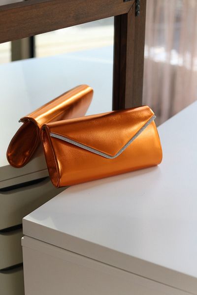 Moom Bag Geantă de umăr portocalie din piele strălucitoare pentru femei, cu detaliu din piatră