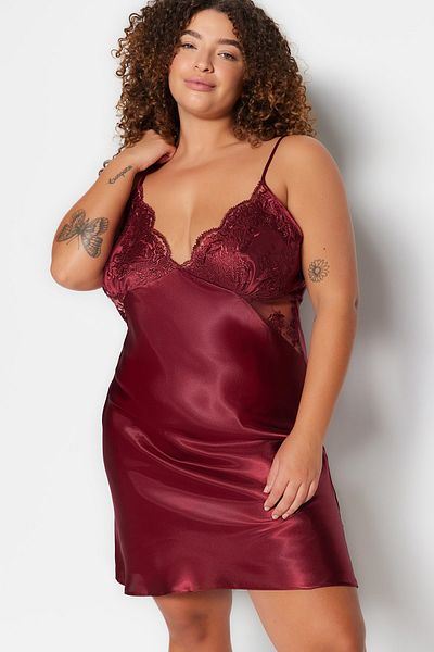 Trendyol Curve Burgundowa koszula nocna z satynowej koronki TBBSS23AI00012