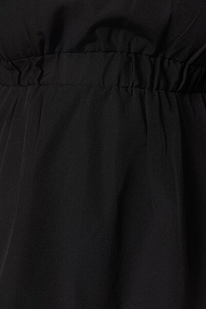 Trendyol Curve Černé tkané šaty na jedno rameno TBBSS23AH00165