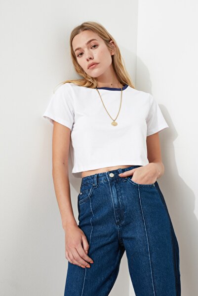 Trendyol Collection Λευκό 100% βαμβακερό πλεκτό μπλουζάκι με λαιμόκοψη TWOSS21TS0395