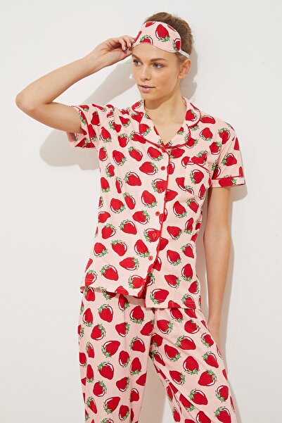 Trendyol Collection Rózsaszín eper mintás hálószalag kötött pizsama szett THMSS21PT0784
