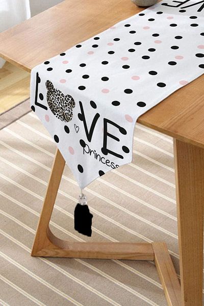 Realhomes Alergăr triunghiular cu ciucuri decorative, imprimate digital cu motiv prințesă Love
