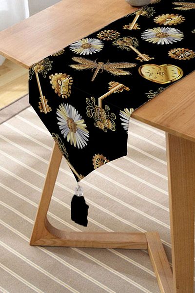 Realhomes Obiecte etnice pe fundal negru Design special Chenille Triunghi Runner cu ciucuri