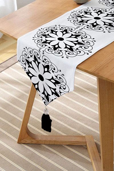 Realhomes Design personalizat Imprimat digital Decorativ Tufted Chenille Triunghi Runner