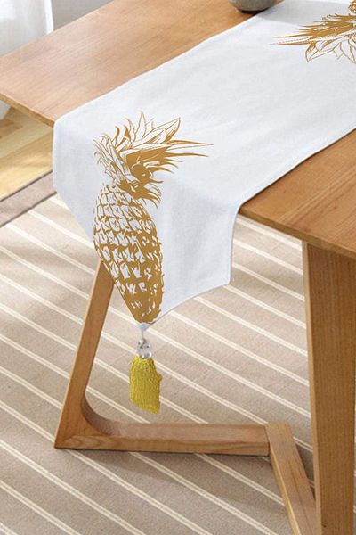 Realhomes Χρυσό χρώμα Cactus Printed Digital Printed Chenille Triangle Runner με φούντες