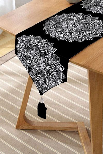 Realhomes Alb-negru Mandala Design Decorativ Tufted Chenille Triunghi Runner