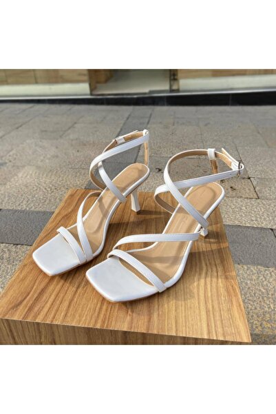 gloriyshoes حذاء أبيض بكعب رفيع 6 سم