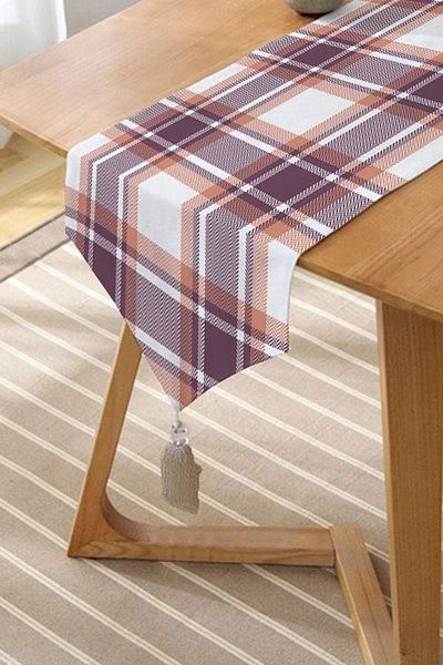Realhomes Μοντέρνο καρό σχέδιο με φούντα σενίλ Triangle Runner