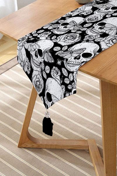 Realhomes Chenille Triunghi Runner cu Craniu și Fluture Design