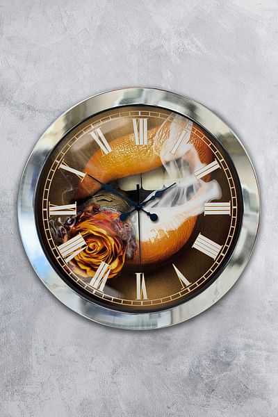 Kasva Concept Gift 36 cm Chrome Metal Drinker Wall Clock