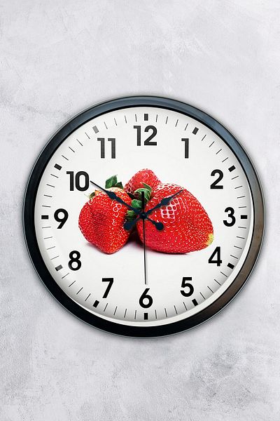Kasva Concept Gift 40 cm Black Metal Strawberry Wall Clock