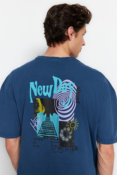 Trendyol Collection Indigo Mystic nyomott nagyméretű pamut póló - TMNSS22TS0838