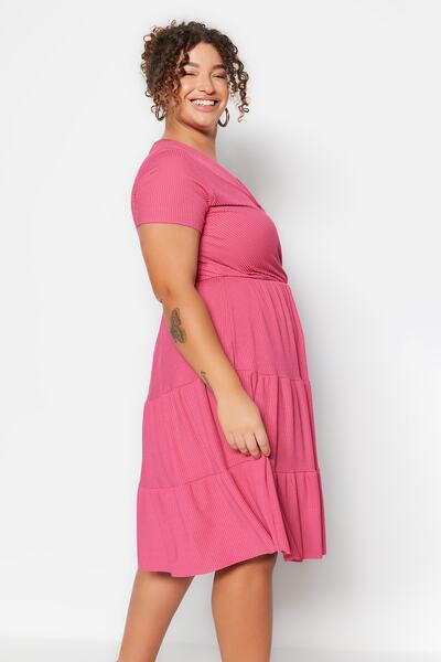 Trendyol Curve Φούξια πλεκτό φόρεμα με λαιμόκοψη V με λαιμόκοψη TBBSS23AH00030