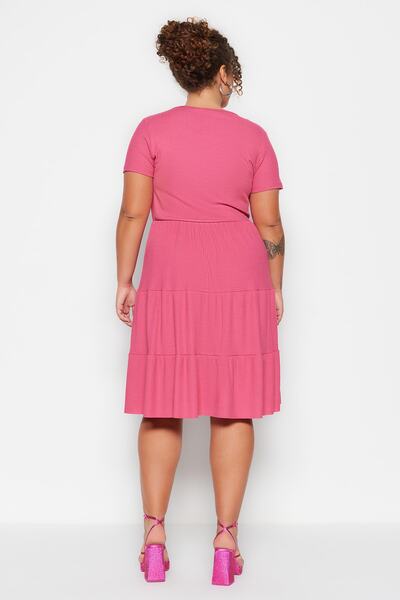 Trendyol Curve Φούξια πλεκτό φόρεμα με λαιμόκοψη V με λαιμόκοψη TBBSS23AH00030