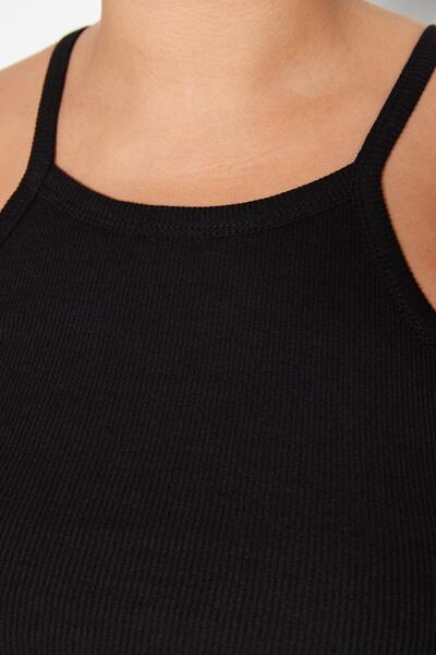 Trendyol Curve قميص داخلي محبوك أسود برقبة رسن TBBSS23CV00000