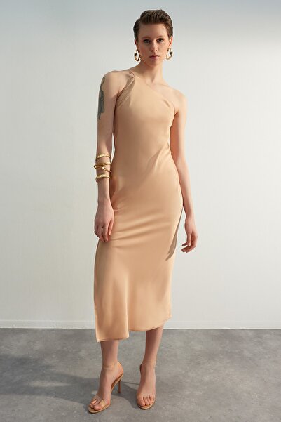 Trendyol Collection Béžové tkané saténové elegantní večerní šaty TPRSS23EL00475