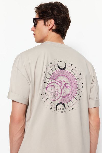 Trendyol Collection Übergroßes Baumwoll-T-Shirt mit mystischem Aufdruck - TMNSS23TS00165
