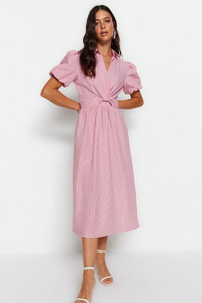 Trendyol Collection Rosa gestreiftes Midi-Gewebekleid mit zweireihigem Kragen TWOSS23EL02233