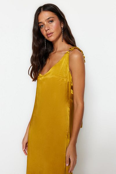 Trendyol Collection Μίντι υφασμένο φόρεμα σε ίσια κοπή μουσταρδί με λεπτομέρεια με υφαντό λουράκι TWOSS23EL02291