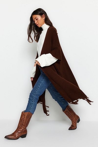 Trendyol Modest Brauner Rock mit Quasten, langer Strick-Cardigan TCTAW23TH00008