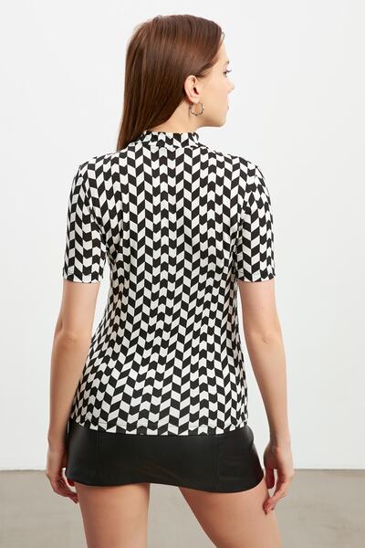Bipantolon Γυναικεία κοντομάνικη μπλούζα με ασπρόμαυρη ρίγα