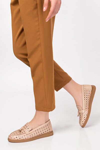 Akgün Жіночі бежеві туфлі-мокасини з натуральної шкіри