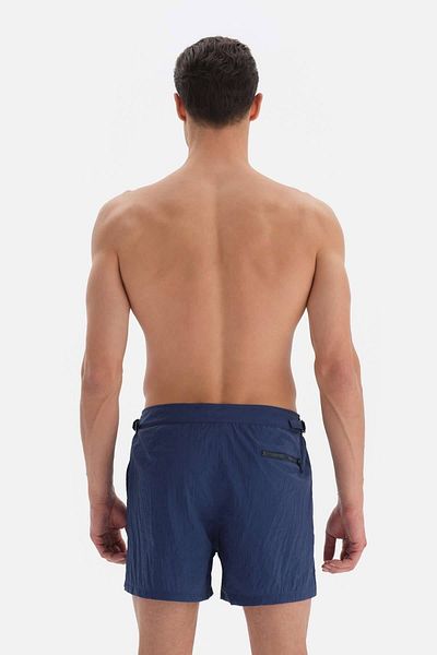 Dagi Blaue gerade Shorts mit Gürtel in der Taille