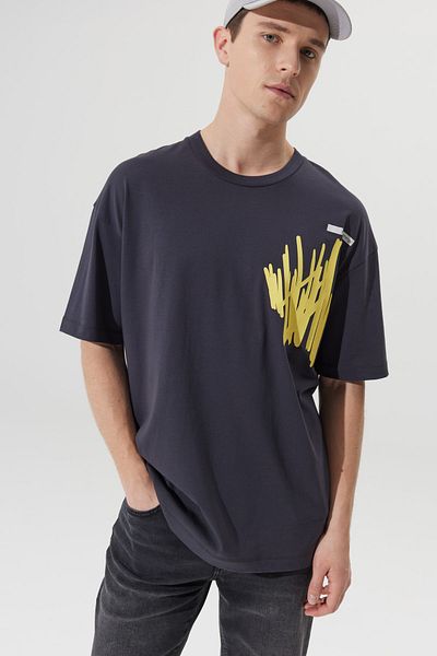 AC&Co / Altınyıldız Classics Anthrazitfarbenes, locker geschnittenes, locker geschnittenes Herren-T-Shirt mit Rundhalsausschnitt aus 100 % Baumwolle