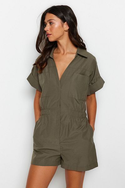 Trendyol Collection Khakifarbener Mini-Jumpsuit mit gewebter elastischer Taille TWOSS23TU00137