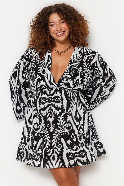 Trendyol Curve Mini-Skater-Kleid mit spanischen Ärmeln – Ethno-Muster, Übergröße TBBSS23AH00114