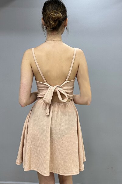 Tam Moda فستان نسائي بلون القمح مع ربطة عنق من الخلف وفتحة من الخلف