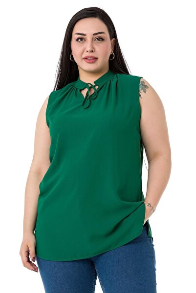 DISENTIS MODEST بلوزة زمردية مقاس كبير مع ياقة مربوطة وياقة واقفة وفتحة جانبية