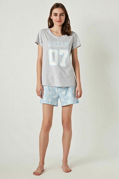 LC Waikiki Set de pijamale pentru damă, cu mânecă scurtă, cu gât turnu, albastru deschis, cu pantaloni scurți de Your Fashion Style