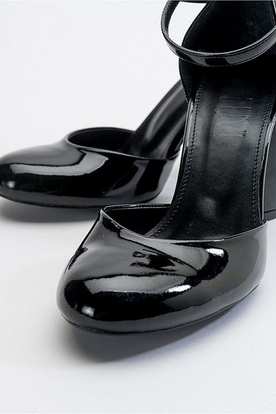 LuviShoes Pantofi cu toc Oslo din piele lacuita neagra