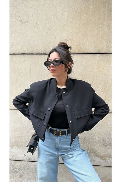 Askı Nişantaşı Siyah Iki Torba Cepli Çıtçıt Düğmeli Crop Bomber Ceket 115-00356