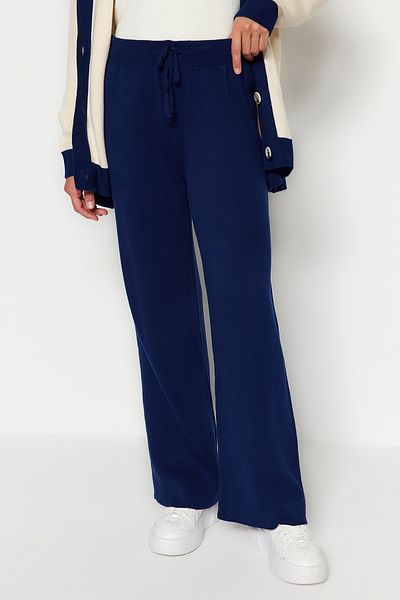 Trendyol Modest Detailná súprava pleteniny s tmavomodrým pruhom Cardigan-Pants TCTAW22AU0156