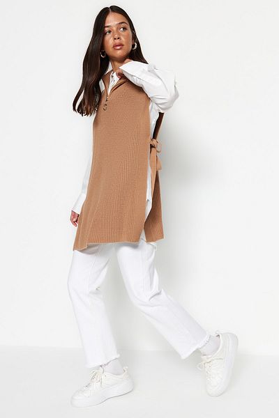 Trendyol Modest Nerzfarbener Strickpullover mit Reißverschlusskragen und seitlichem Bindedetail TCTAW22UV0009