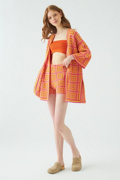 JU Mehrfarbige Strickshorts mit geometrischem Muster und Häkeleffekt