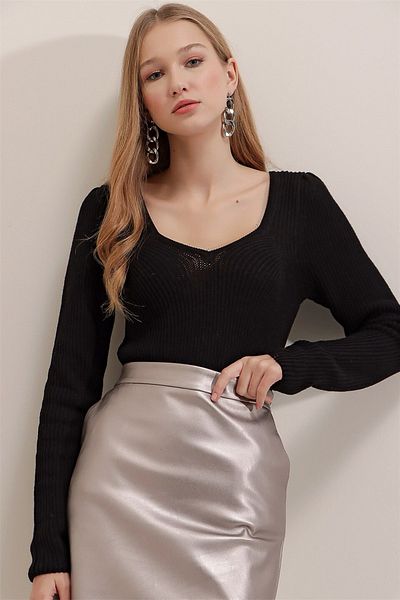 AQE FASHION Pulover de damă negru cu gât în U