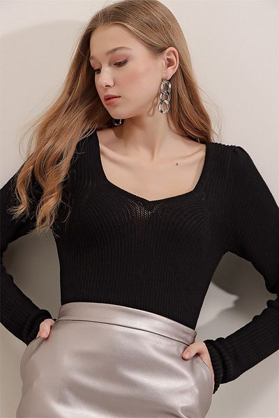 AQE FASHION Pulover de damă negru cu gât în U