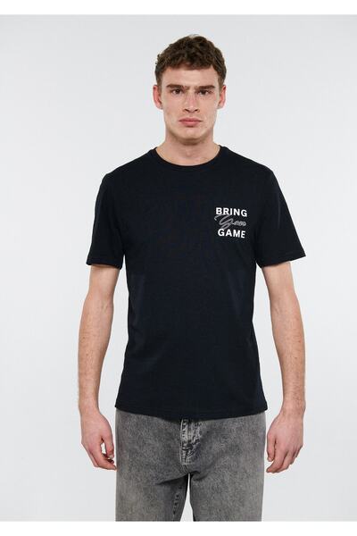 Mavi Φέρτε το παιχνίδι σας με στάμπα μαύρο μπλουζάκι κανονικής εφαρμογής / κανονικής κοπής 0611355-900