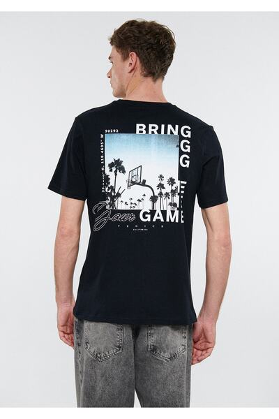 Mavi Φέρτε το παιχνίδι σας με στάμπα μαύρο μπλουζάκι κανονικής εφαρμογής / κανονικής κοπής 0611355-900