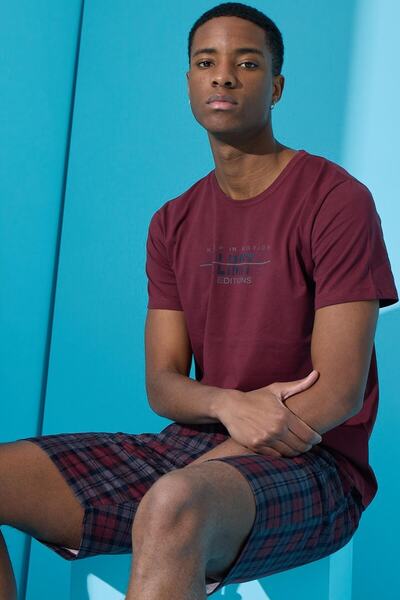 Pijamaevi Чоловічий піжамний комплект з шортами з принтом бордового кольору U...