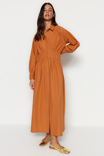 Trendyol Modest Zimtfarbenes Kleid aus gewebter Baumwolle mit Corsage und halber Knopfleiste TCTSS23EB00355